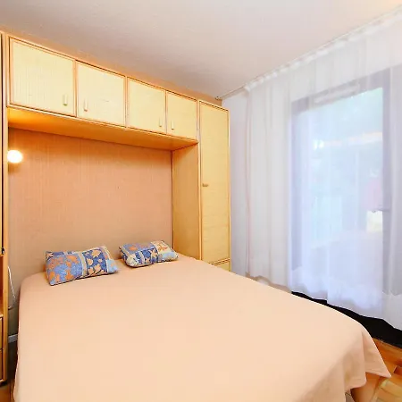 Apartment Le Centaure By Interhome